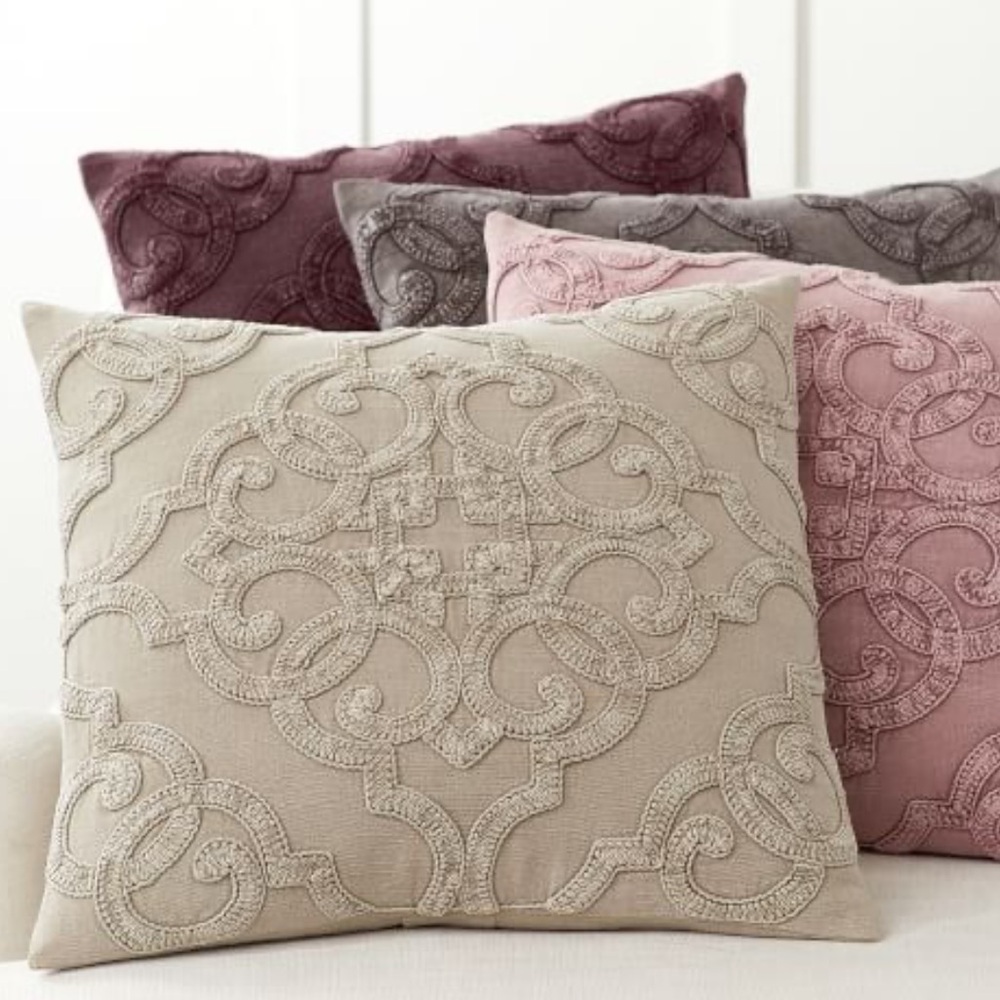 SOLD ON MERCARI - Pottery Barn pillow cover